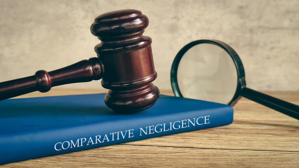 New York Comparative Negligence Rule – How Shared Fault Affects Your Injury Claim New York comparative negligence rule concept with gavel and law book explaining reduced compensation based on shared fault